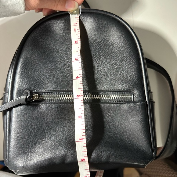 Fake leather backpack - Picture 4 of 6